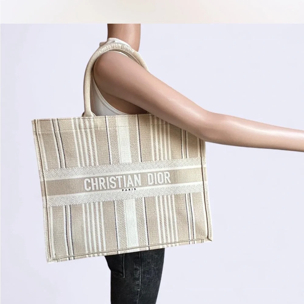 Dior Beige Tote Bag - LARGE - Picture 7 of 9